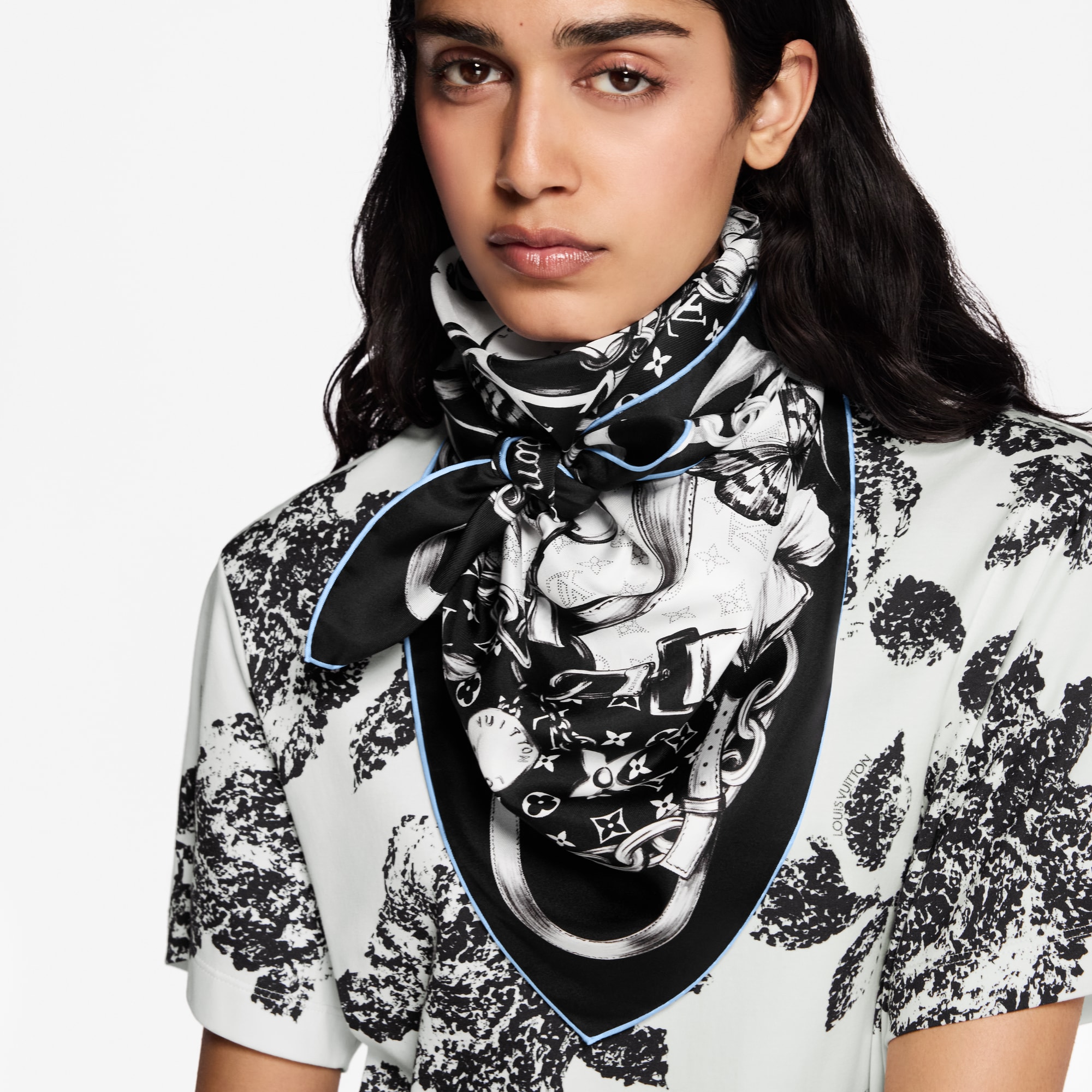 Blooming Monogram Square 90 S00 - Accessories | LOUIS VUITTON